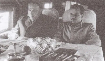 Б. Нешковић и Коча Поповић у авиону за Москву, 1946. г (ФОТО: ПОРОДИЦА НЕШКОВИЋ)