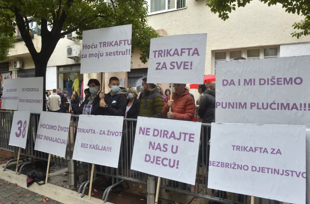 Protest roditelja pacijenata, protest roditelja zbog leka trikafta, trikafta
