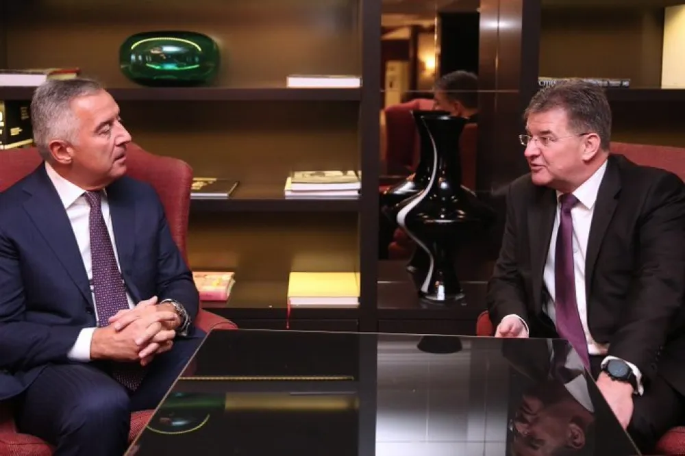 Đukanović i Lajčak (FOTO: Tviter)