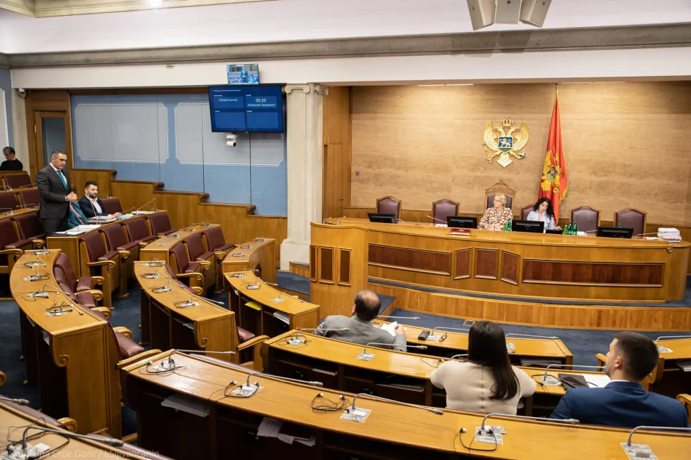 Криза се рјешава у парламенту