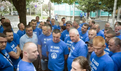 radnici zeljezare ispred vlade