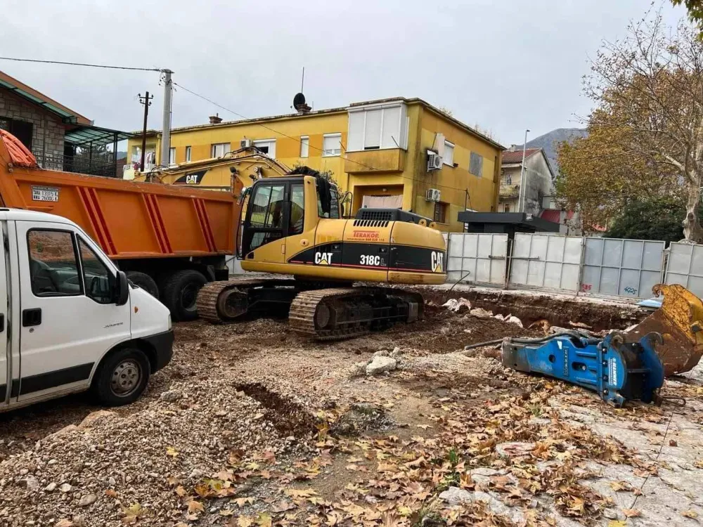 Protest Danilovgrađana: Nadležne inspekciјe da obustave radove na Trgu golootočkih žrtava