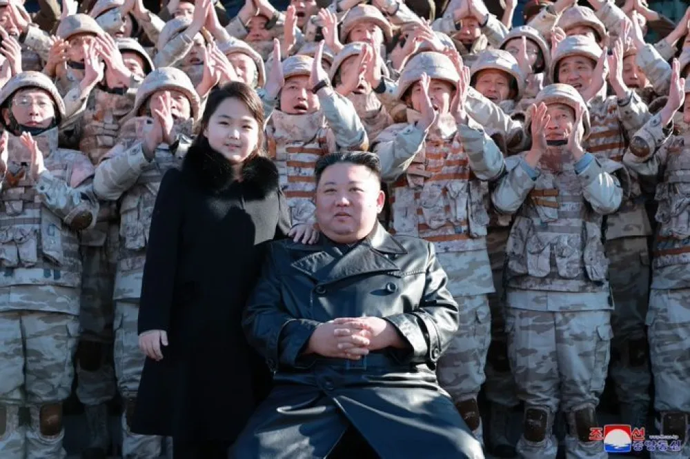 Kim Džong Un pozirao sa ćerkom