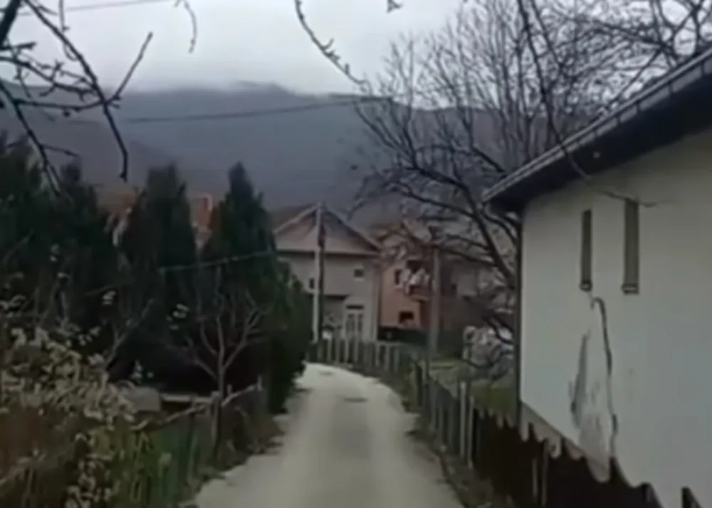 (VIDEO) Sirene u Zubinom Potoku, čule se eksplozije