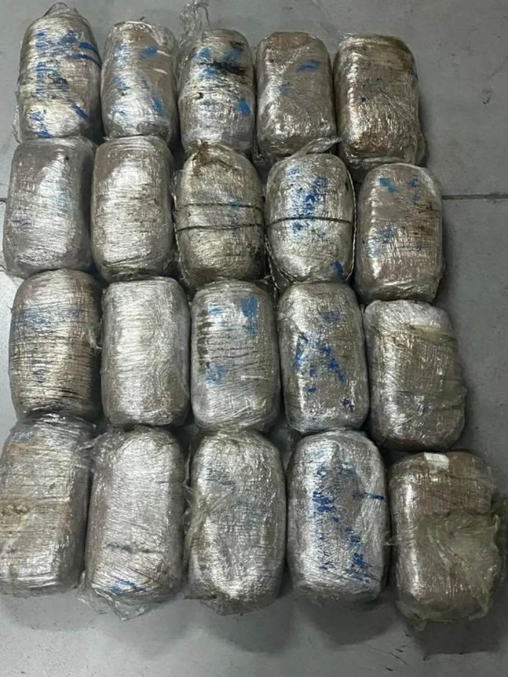U rezervnom točku kamiona &scaron;vercovali 110 kilograma droge