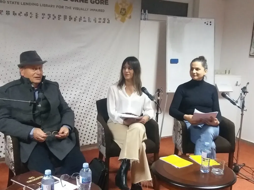 Poeziјa na raskr&scaron;ću dnevnog i univerzalnog