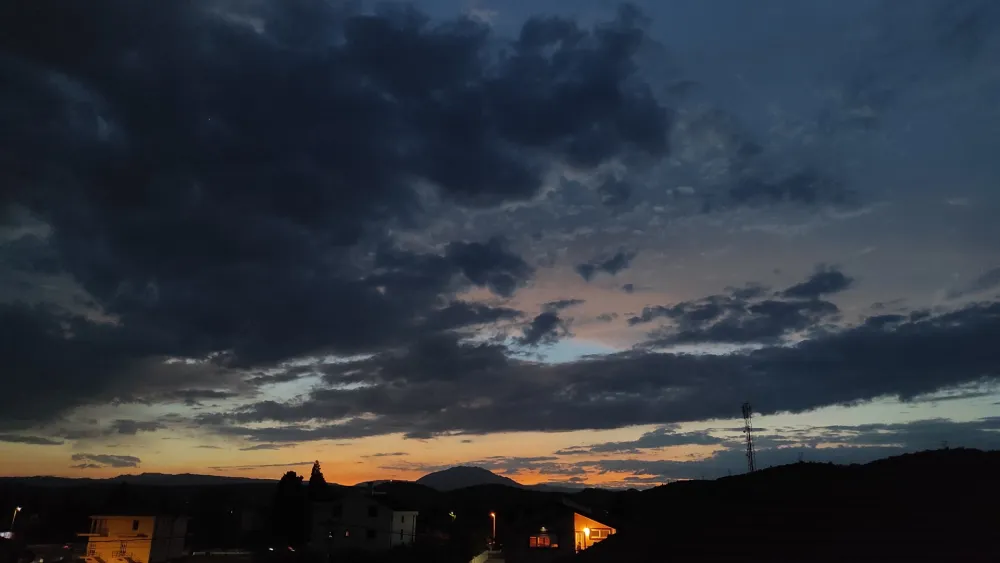 Sjutra pretežno oblačno, do 17 stepeni