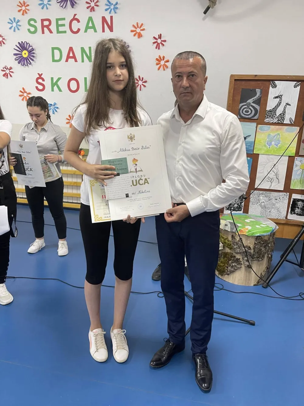 Neophodno rekonstrukcija: Knjižni fond O&Scaron; "Aleksa Bećo Đilas" od 5.000 naslova u oronuloј baraci