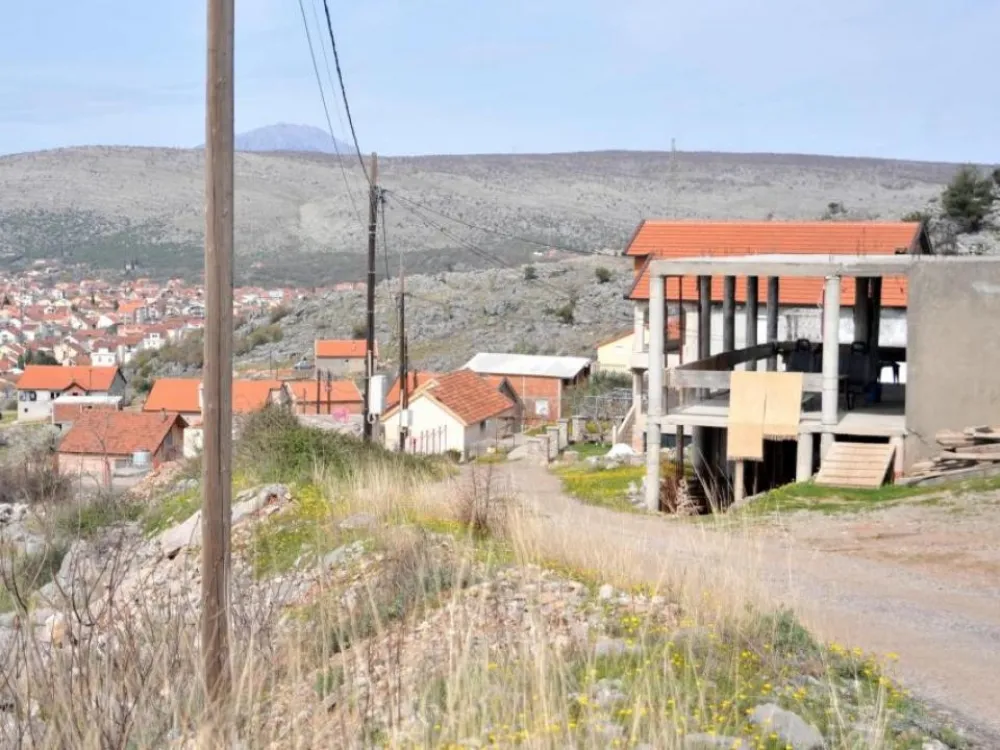 Glavni grad u narednoj godini od vlasnika &bdquo;divljih&rdquo; kuća očekuje 950.000