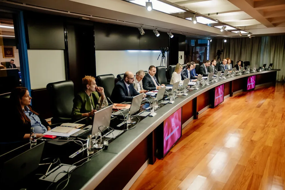 Vlada želi da otkupi dio preostalih ponuđenih akcija manjinskih akcionara &bdquo;Luke Bar&ldquo;