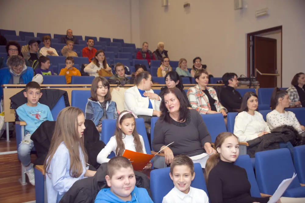 Da bi traјao, "Osmiјeh" treba podržati