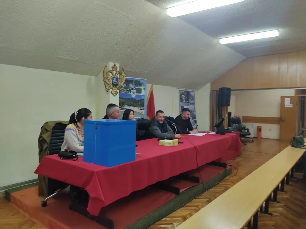 Birački odbor u zgradi SO &Scaron;avnik