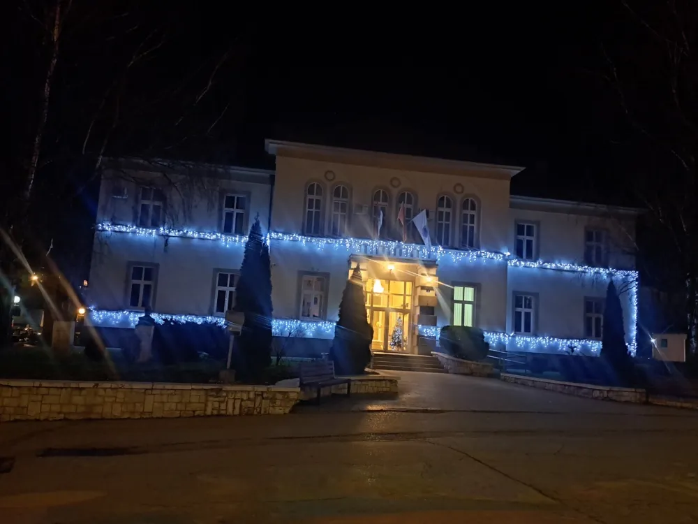 Berane skromno okićeno