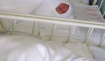 Dodik darovao zlatnikom 32 bebe rođene 9. januara