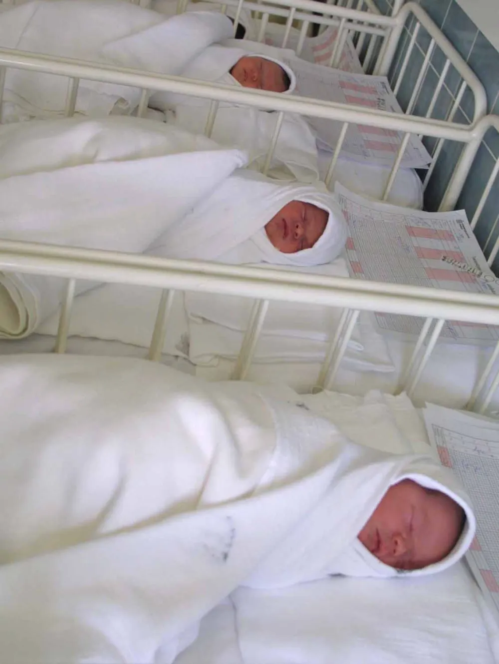 Dodik darovao zlatnikom 32 bebe rođene 9. januara