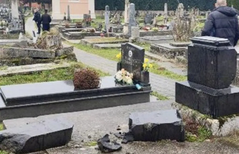 Foto: Eparhije osječkopoljske i baranjske | Uni&scaron;teni pravoslavni spomenici u Vukovaru