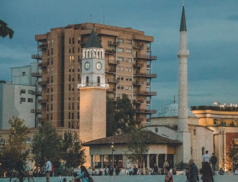 Tirana, Unsplash ilustracija