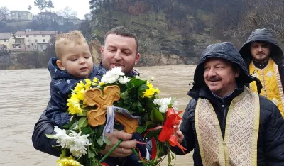 plivanje za krst bijelo polje