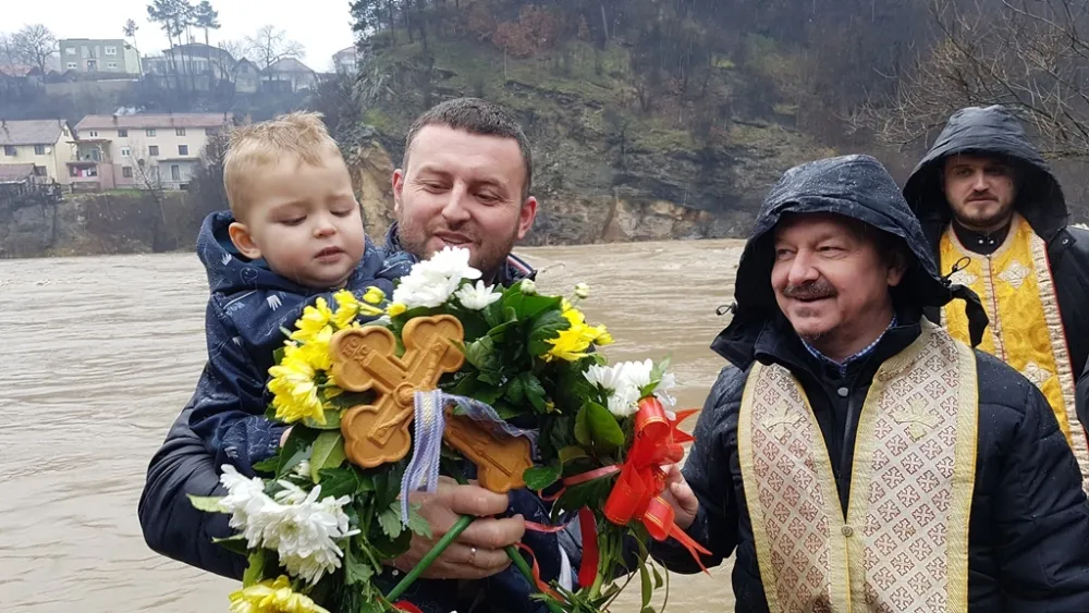 plivanje za krst bijelo polje