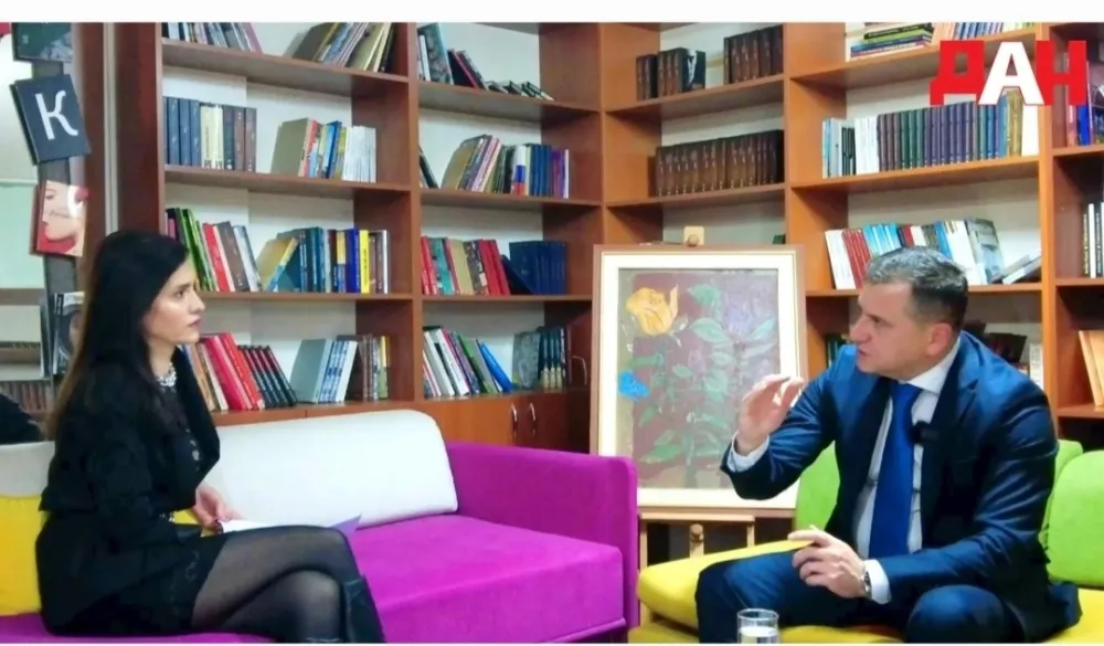 intervju sa ministrom prosvete Miomirom Vojinovicem, Miomir Vojinovic, ministar prosvete Miomir Vojinovic