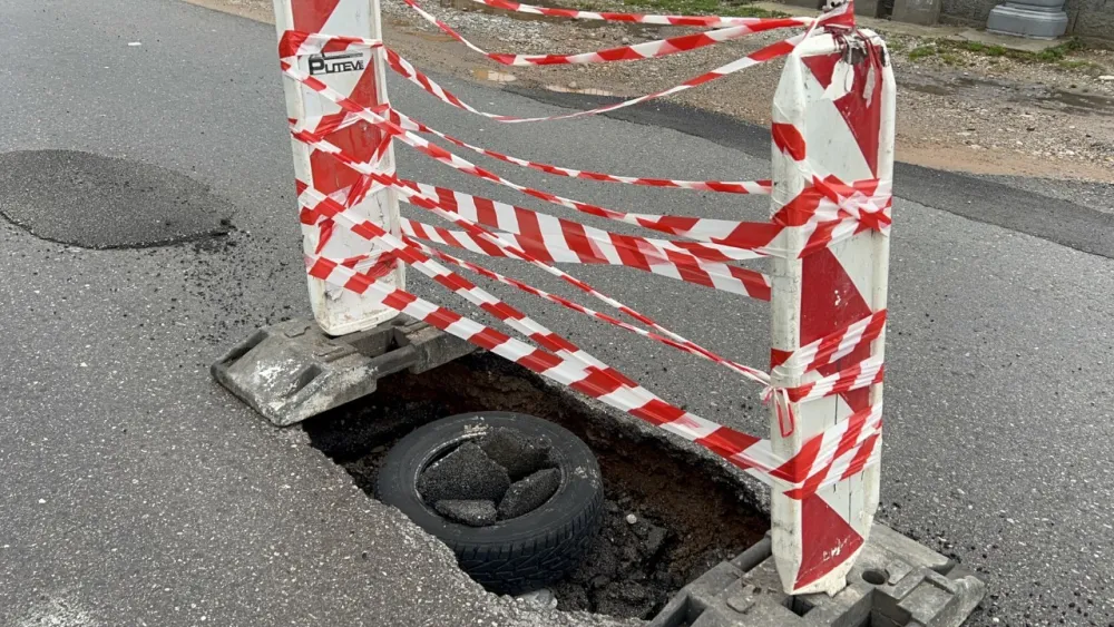 (VIDEO) Ulica Branka Radičevića nova, a sva u zakrpama