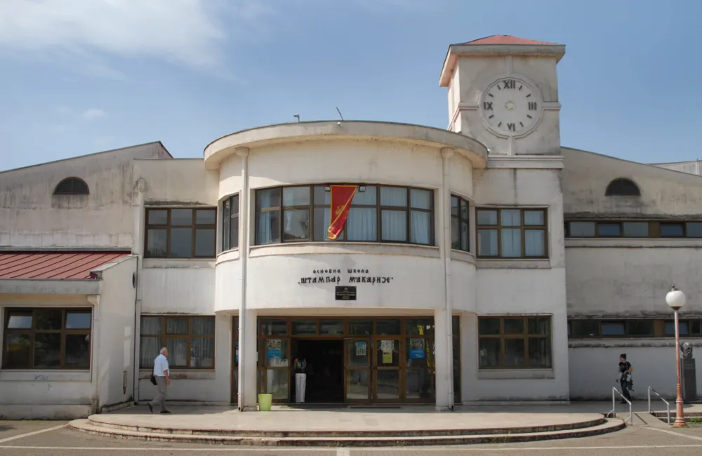 Neohodna sanacija i opremanje sale O&Scaron; "&Scaron;tampar Makarije"