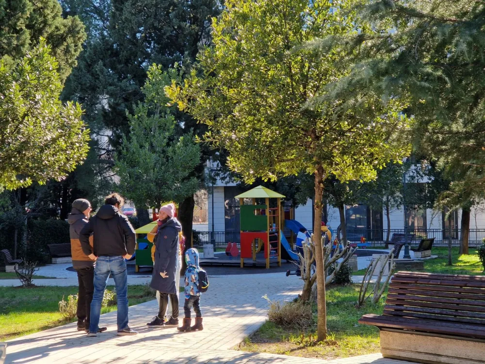 Konačno otvoren Kraljev park: Ponor u centru parka ograđen