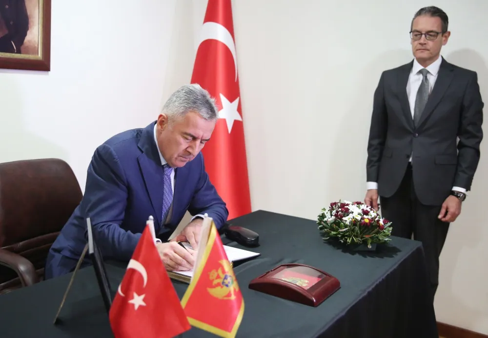 Đukanović se upisao u knjigu žalosti