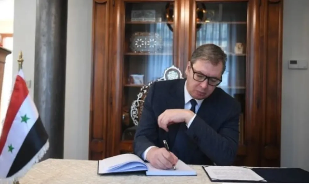 Vučić se upisao u knjigu žalosti u ambasadi Sirije