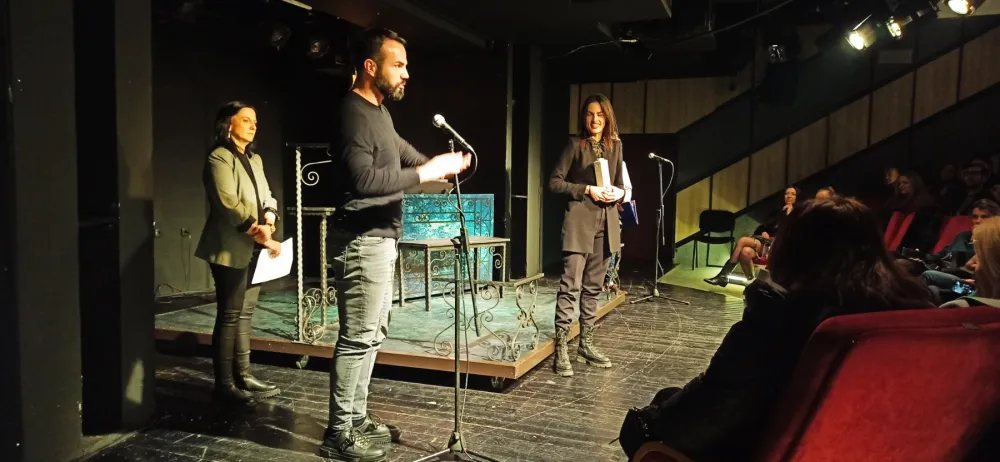 Slavko Kalezić i Vanja Jovićević sa nagradom "Sat kula" za glumačku bravuru