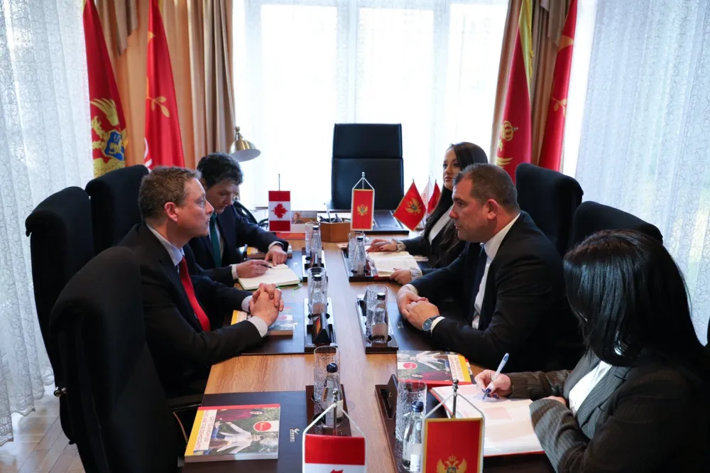 Poslanici Demokrata sa ambasadorom Kanade