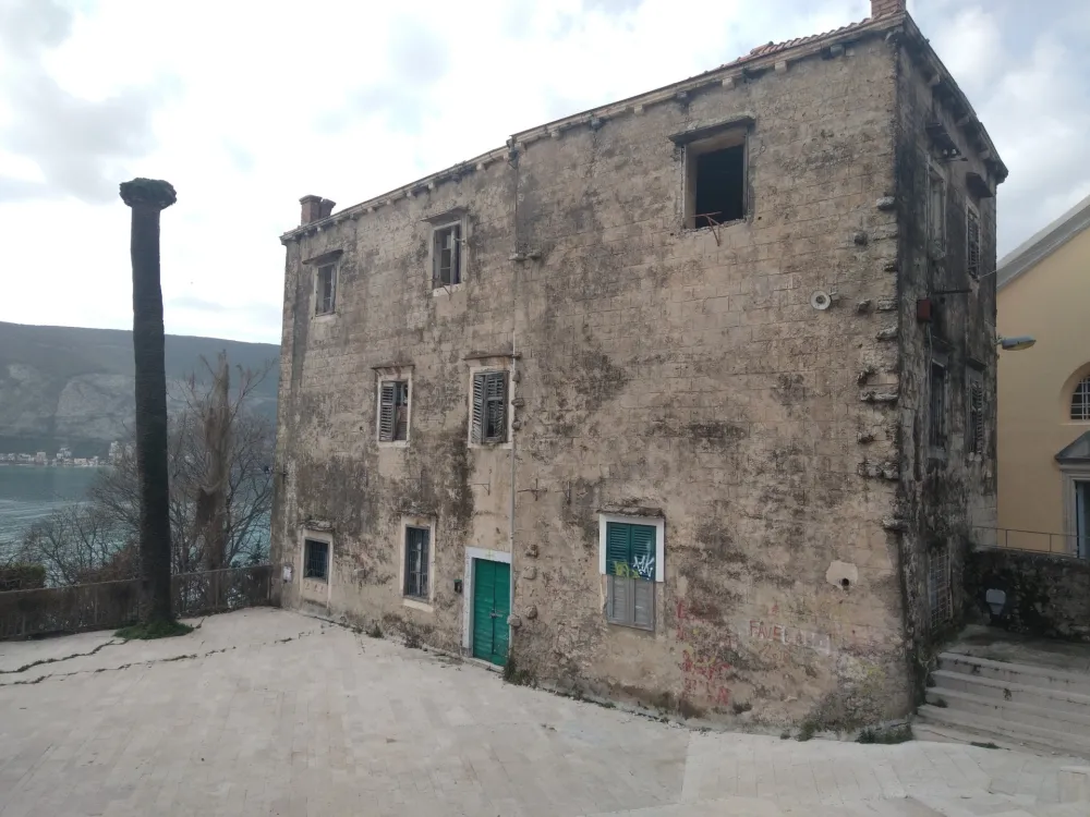 Op&scaron;tina Herceg Novi јo&scaron; čeka da vrati život drevnoј palati Burovina