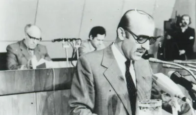 Махмут Бакали подноси оставку на сједници ПК СК Косова, 05.05.1981. г (ФОТО: АРХИВ ЈУГОСЛАВИЈЕ)