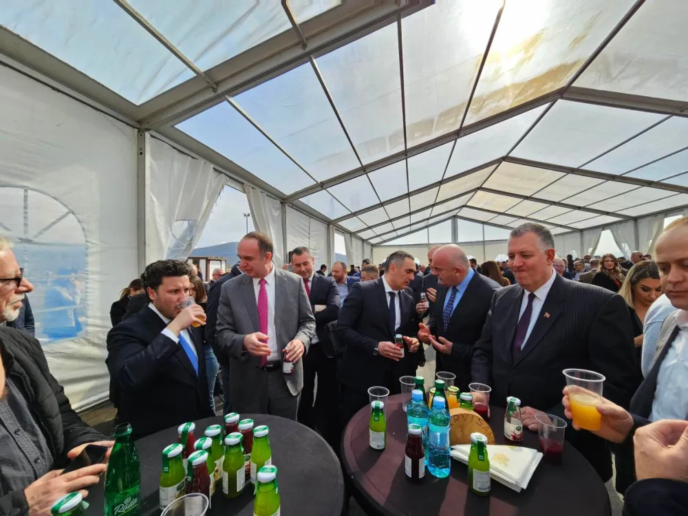 Otvaranje fabrike u Tuzima