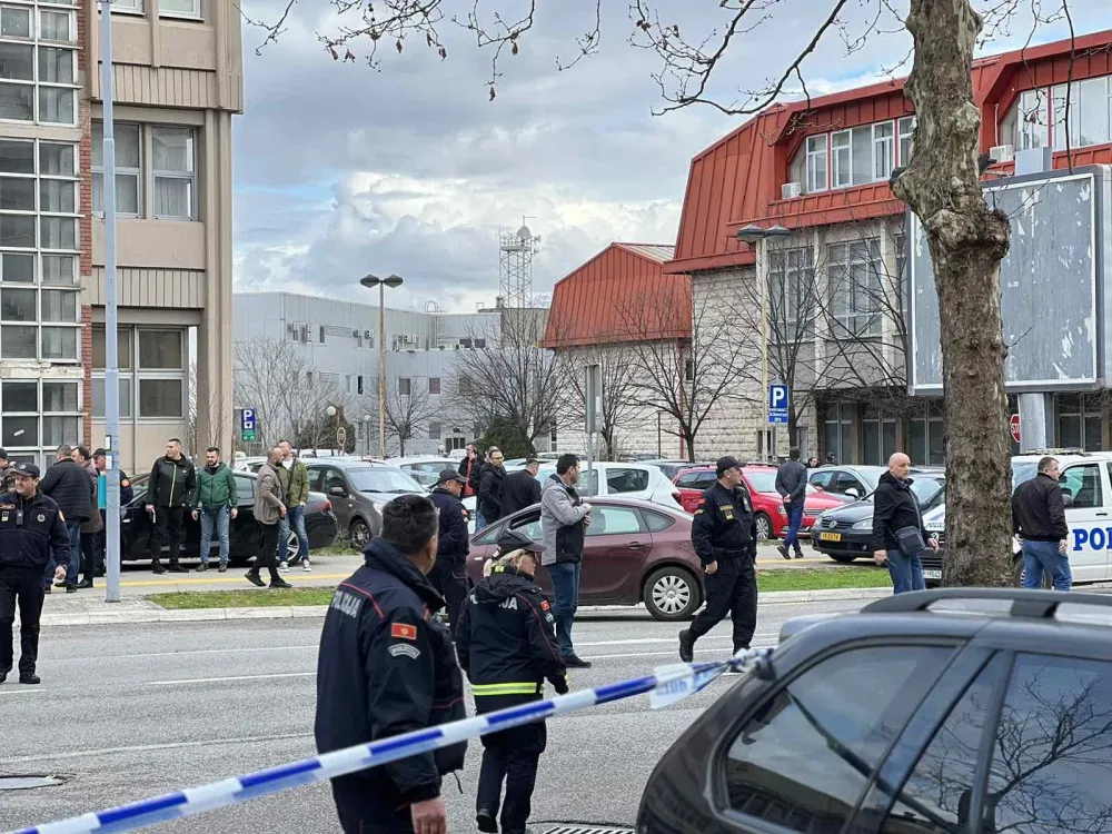 (FOTO/VIDEO): Bulatović se raznio bombom u holu Osnovnog suda, povrijeđeno osam osoba