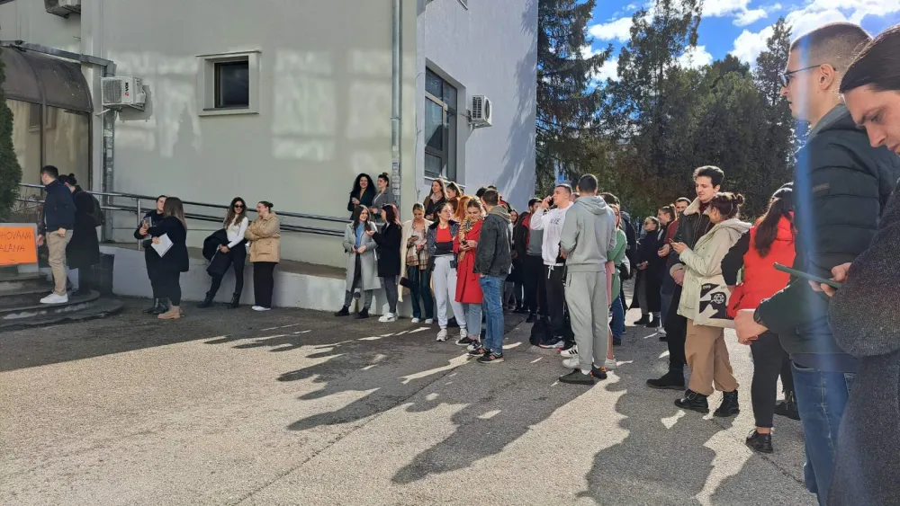 Protest studenata u Nik&scaron;iću: Lo&scaron;e im je u hotelu "Onogo&scaron;t", ministar kriјe ugovor