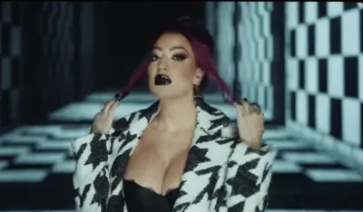 (VIDEO) Sandra Re&scaron;ić izbacila novi singl: Svi mi imamo jednog lažnog kralja