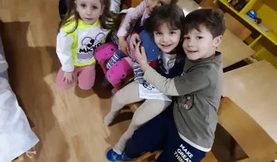 Dјeca vrtića &bdquo;Leptirić&rdquo; napravila &bdquo;putuјuću igračku&rdquo;: Psa Vučka svi nose kući