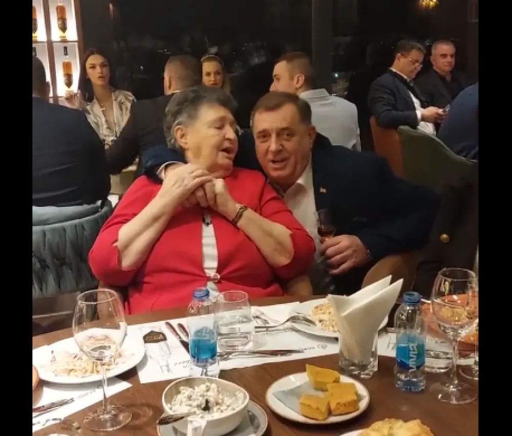 Dodik pjeva