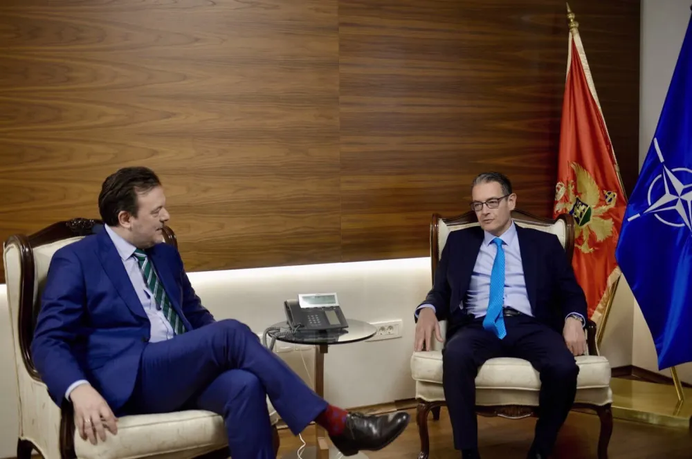 Perović sa ambasadorom Turske: Unapređenje saradnje u oblasti odbrambene industrije