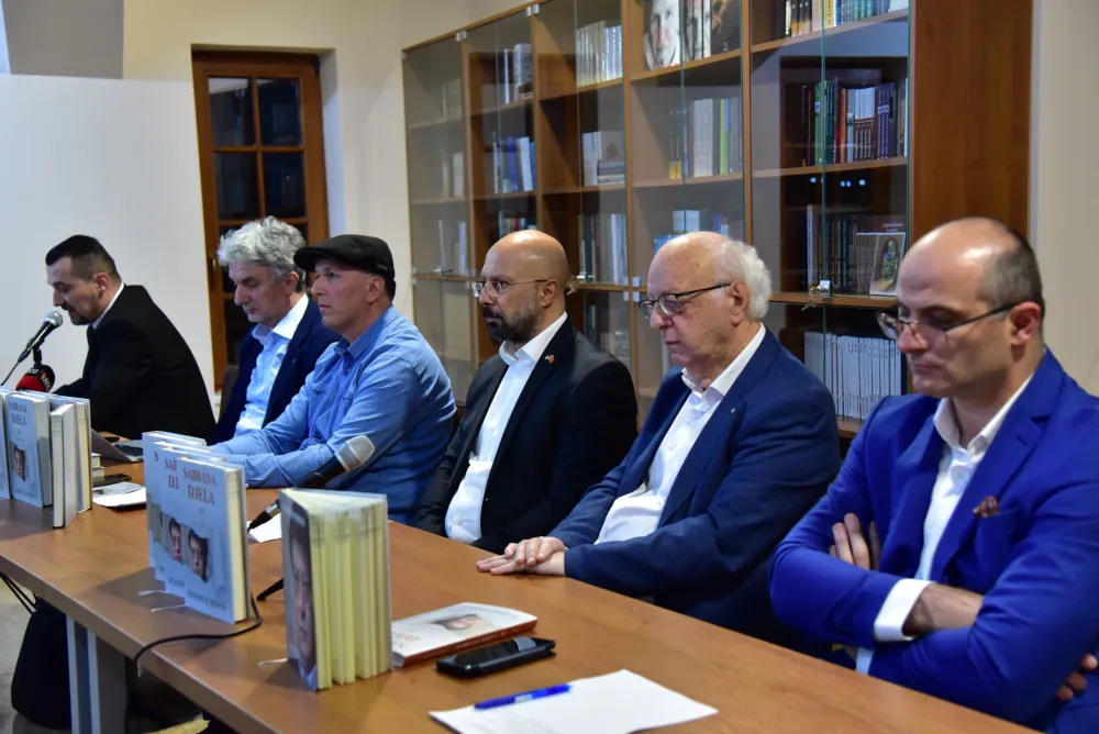 Izvlačenje univerzalne dobrote iz stihova pјesme