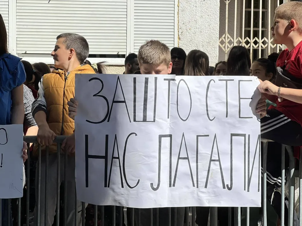 Učenici O&Scaron; "Vladimir Nazor" traže od Vlade novu &scaron;kolu
