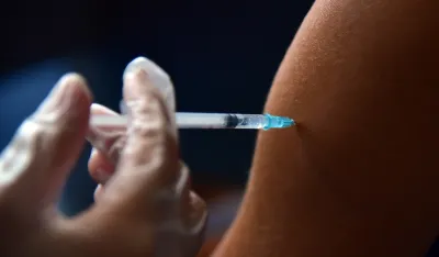 Vakcinacija Fajzer vakcinama,guzve za vakcinaciju,univerzitetski centar