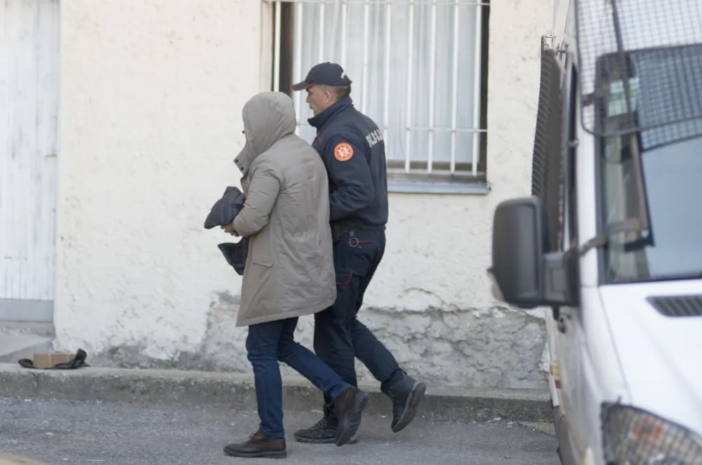 privodjenje dejana knezevica na saslusanje u sdt