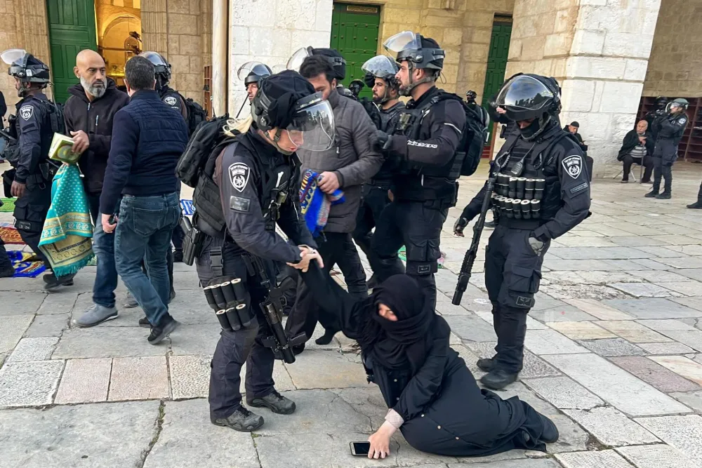 Brutalni napad izraelskih okupacionih vojnika