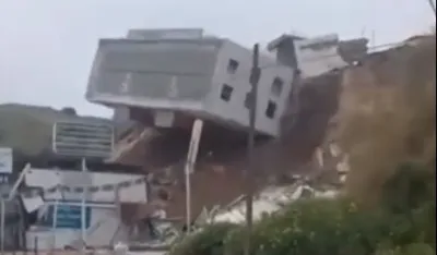 (VIDEO) Meksiko: Cijela zgrada se sru&scaron;ila na cestu