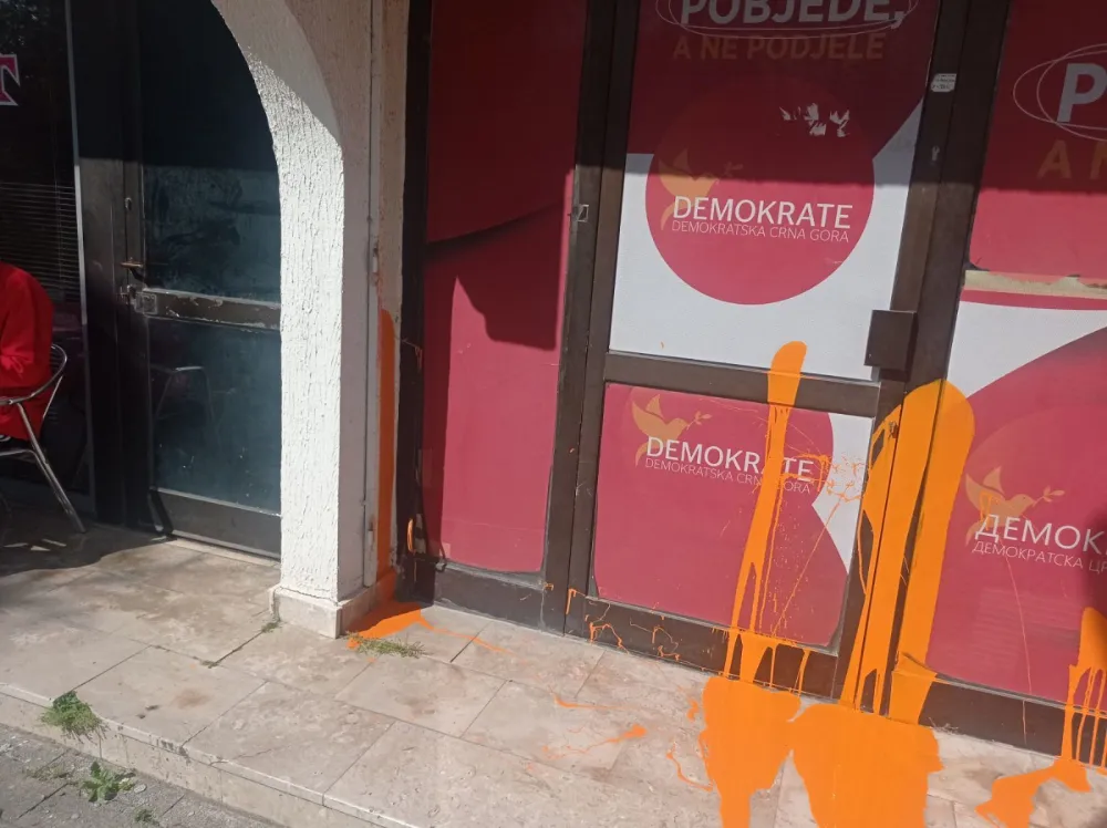 Prostorije Demokrata u Baru polivene farbom