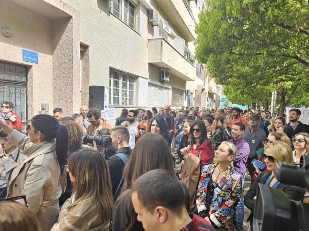 Protestni skup umjetnika, pod nazivom MI SMO KULTURA