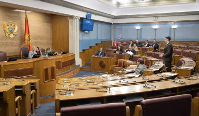 Parlament sjutra o skidanju imuniteta poslanicima