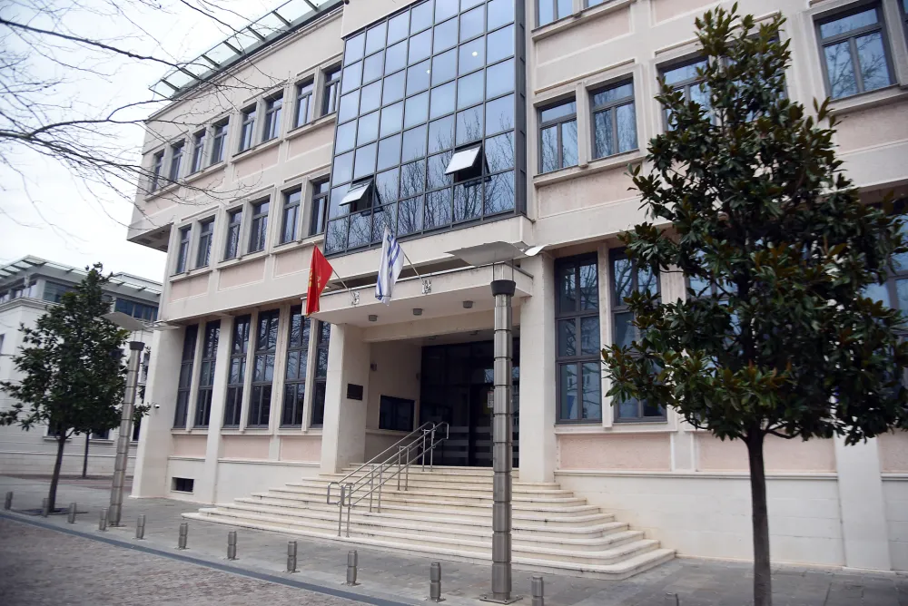 U zgradi Skup&scaron;tine Glavnog grada ima mјesta za sve samo ne za predstavnike građana: Odbornike sabiјaјu u pet kancelariјa